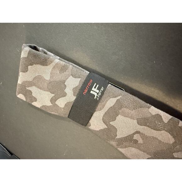 NWT J Ferrar Narrow Tie Charcoal Gray Camo Print 100% Cotton Men’s Necktie - Picture 1 of 5